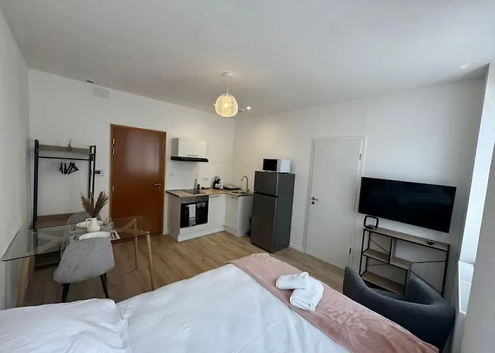 Champêtre Centre Ville, Stationnement Gratuit Et Proche Tram *